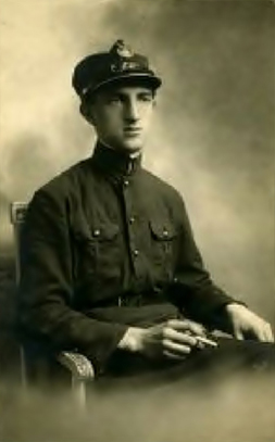 Henryk Wars z papierosem.