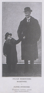 Paweł Dudziński (z papierosem) i Julian Krzewiński (bez papierosa)