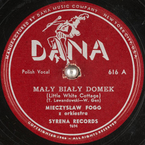 Mały, biały domek